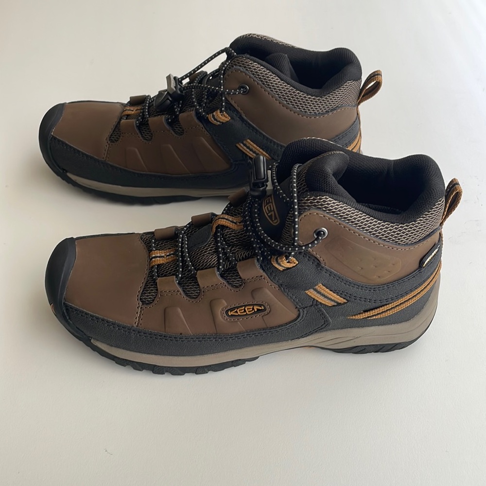 Keen Waterproof Hiking Midboot, size 5, NWOT